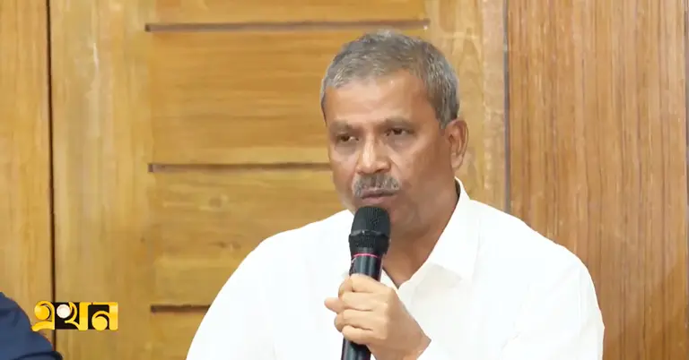 কাউকে গ্রেপ্তার করতে হলে পুলিশকে পরিচয়পত্র দেখাতে হবে: আইন উপদেষ্টা